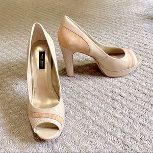 White House Black Market Trista “Latte” Nude Peep-Toe Pumps size 9